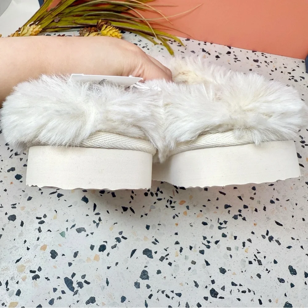NWT Peanuts Snoopy x American Eagle Ivory Blue Bow Women’s Furry Slippers Sz 8 - Picture 10 of 11